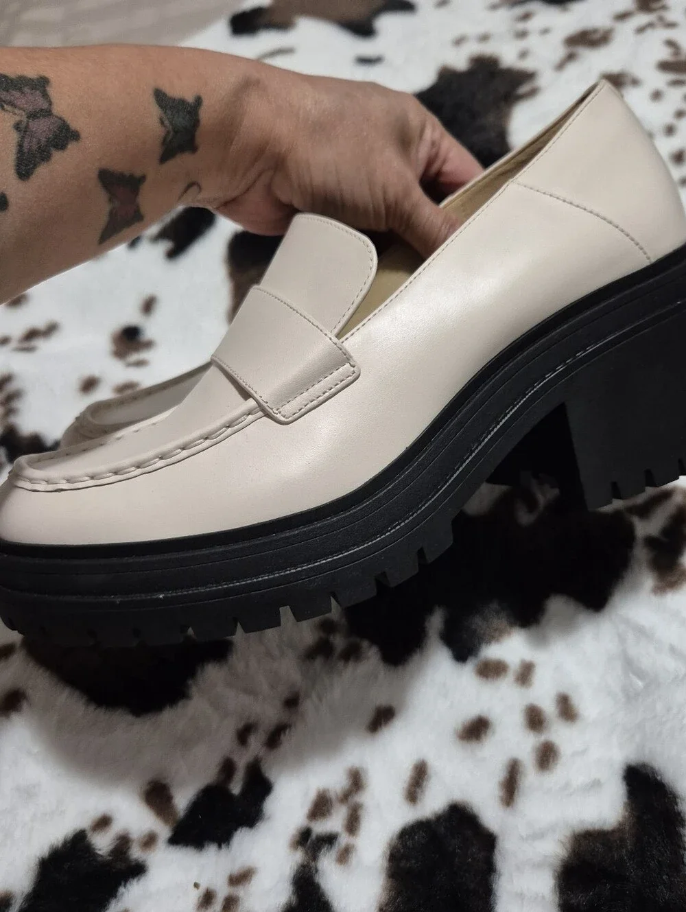 Michael Kors Beige Platform Rocco Loafers..Size:10M